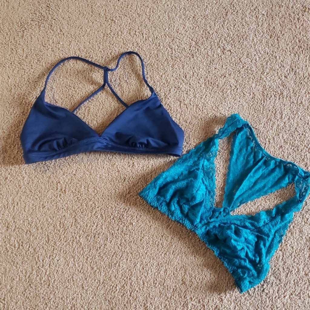 2 Vs Bralettes